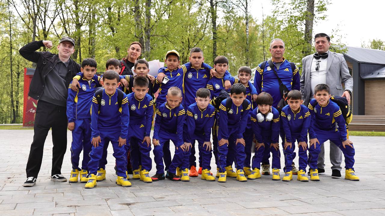 Приветствие в национальных костюмах